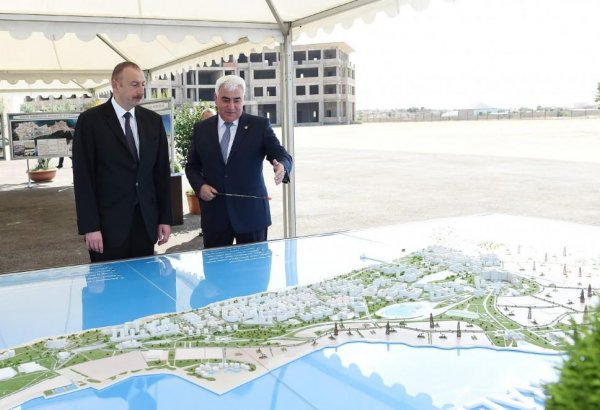 President Aliyev views plans of work to be done in Pirallahi (PHOTO)