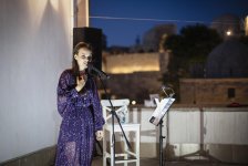 Анна Зезина: Из социальных сетей в волшебный контраст Баку (ФОТО)