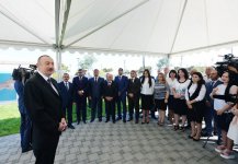 Президент Ильхам Алиев принял участие в открытии проекта обеспечения поселка Пираллахи питьевой водой (ФОТО)