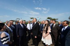 Президент Ильхам Алиев принял участие в открытии проекта обеспечения поселка Пираллахи питьевой водой (ФОТО)