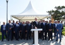 Президент Ильхам Алиев принял участие в открытии проекта обеспечения поселка Пираллахи питьевой водой (ФОТО)