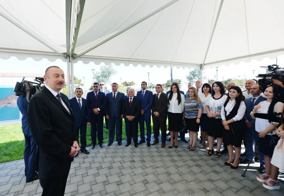 Президент Ильхам Алиев принял участие в открытии проекта обеспечения поселка Пираллахи питьевой водой (ФОТО)