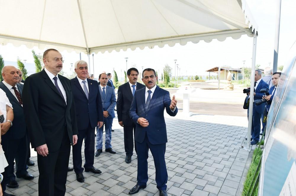 Президент Ильхам Алиев принял участие в открытии проекта обеспечения поселка Пираллахи питьевой водой (ФОТО)