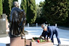 Представители медиа почтили память общенационального лидера Гейдара Алиева в Аллее почетного захоронения (ФОТО)