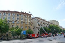 Пожар в здании в центре Баку потушен (ФОТО/ВИДЕО)