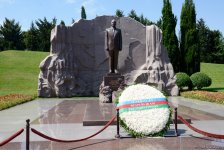 Коллектив министерства молодежи и спорта Азербайджана посетил могилу великого лидера Гейдара Алиева (ФОТО)