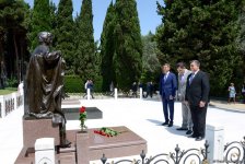 Коллектив министерства молодежи и спорта Азербайджана посетил могилу великого лидера Гейдара Алиева (ФОТО)