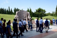 Коллектив министерства молодежи и спорта Азербайджана посетил могилу великого лидера Гейдара Алиева (ФОТО)