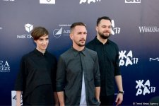 Российские звезды на красной дорожке фестиваля "ЖАРА" в Баку (ФОТО)