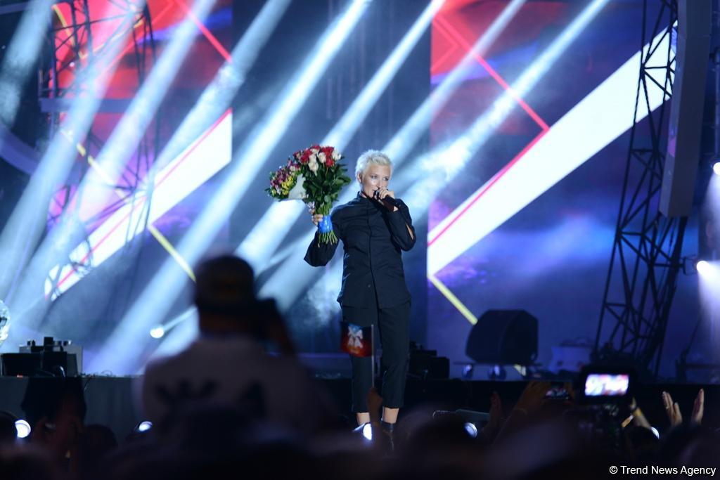 Алла Пугачева вернулась на сцену - фантастический вечер на фестивале "ЖАРА"  в Баку (ФОТО)