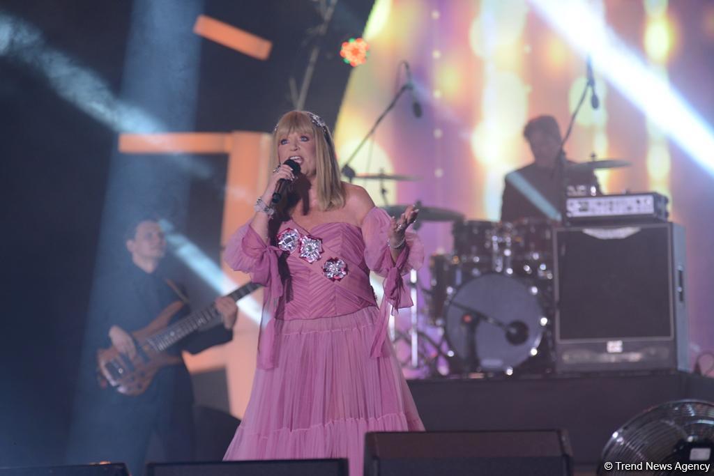 Алла Пугачева вернулась на сцену - фантастический вечер на фестивале "ЖАРА"  в Баку (ФОТО)
