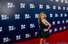 Церемония закрытия фестиваля "ЖАРА" в Баку: звезды на красной дорожке (ФОТО)