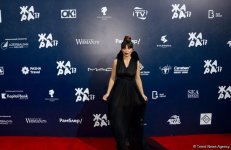 Церемония закрытия фестиваля "ЖАРА" в Баку: звезды на красной дорожке (ФОТО)