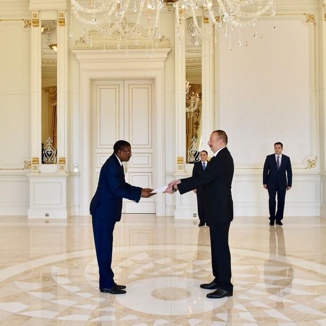Ilham Aliyev receives credentials of ambassador of Burkina Faso (PHOTO)
