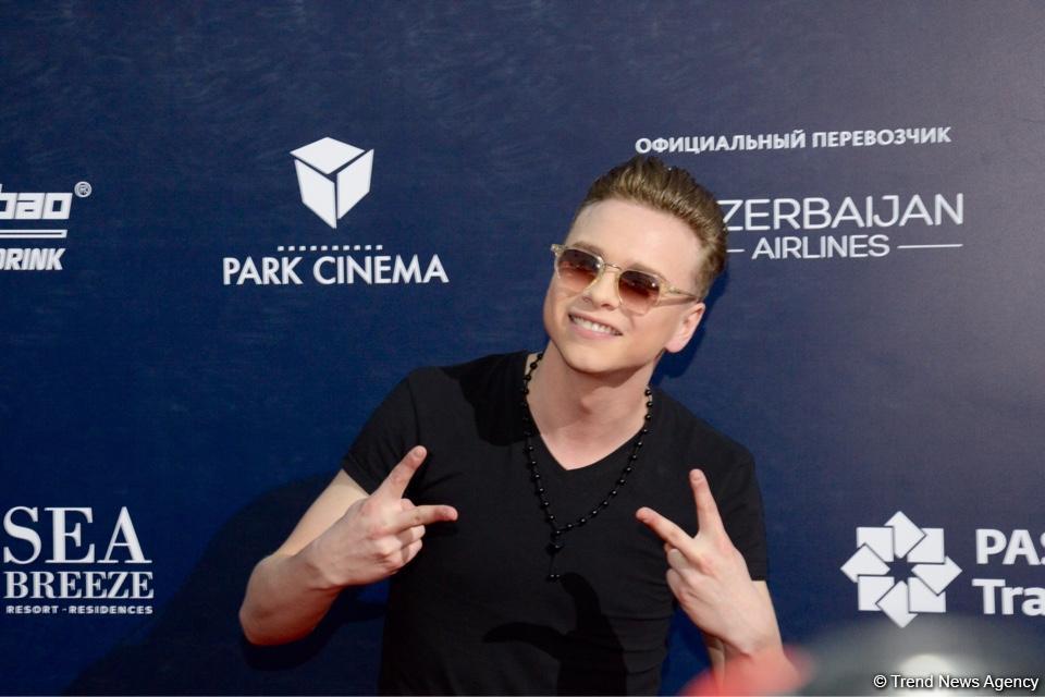 Церемония закрытия фестиваля "ЖАРА" в Баку: звезды на красной дорожке (ФОТО)