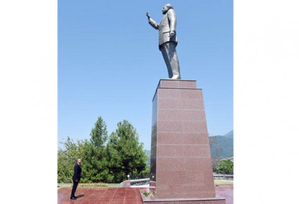 President Aliyev arrives in Balakan district (PHOTO)