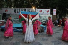 Путешествие в прошлое с азербайджанскими звездами (ФОТО)