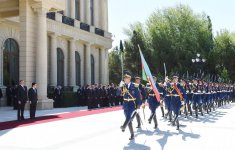 В Баку состоялась церемония официальной встречи президента Туркменистана (ФОТО)