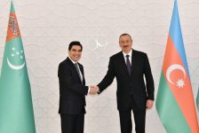 В Баку состоялась церемония официальной встречи президента Туркменистана (ФОТО)