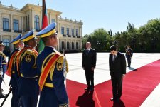В Баку состоялась церемония официальной встречи президента Туркменистана (ФОТО)
