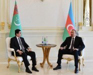 Azerbaijani, Turkmen presidents hold one-on-one meeting (PHOTO)
