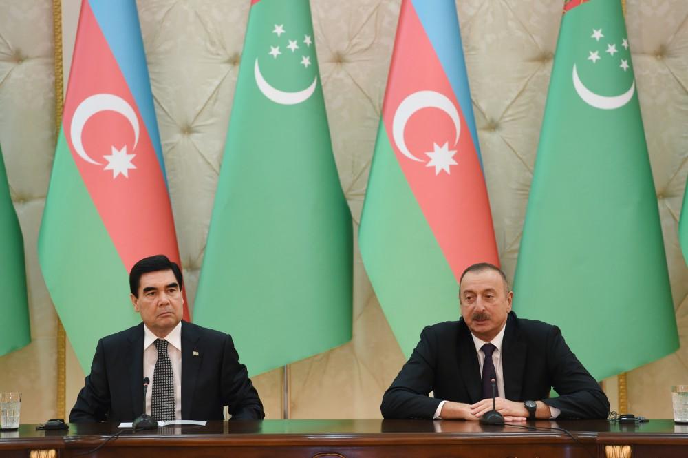 Президенты Азербайджана и Туркменистана выступили с заявлениями для печати (ФОТО)