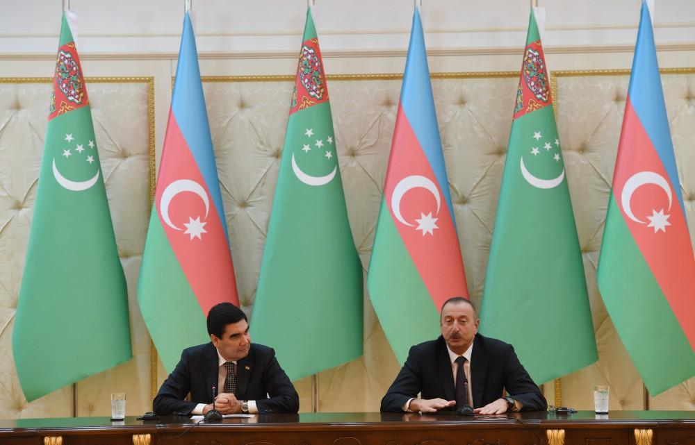 Президенты Азербайджана и Туркменистана выступили с заявлениями для печати (ФОТО)