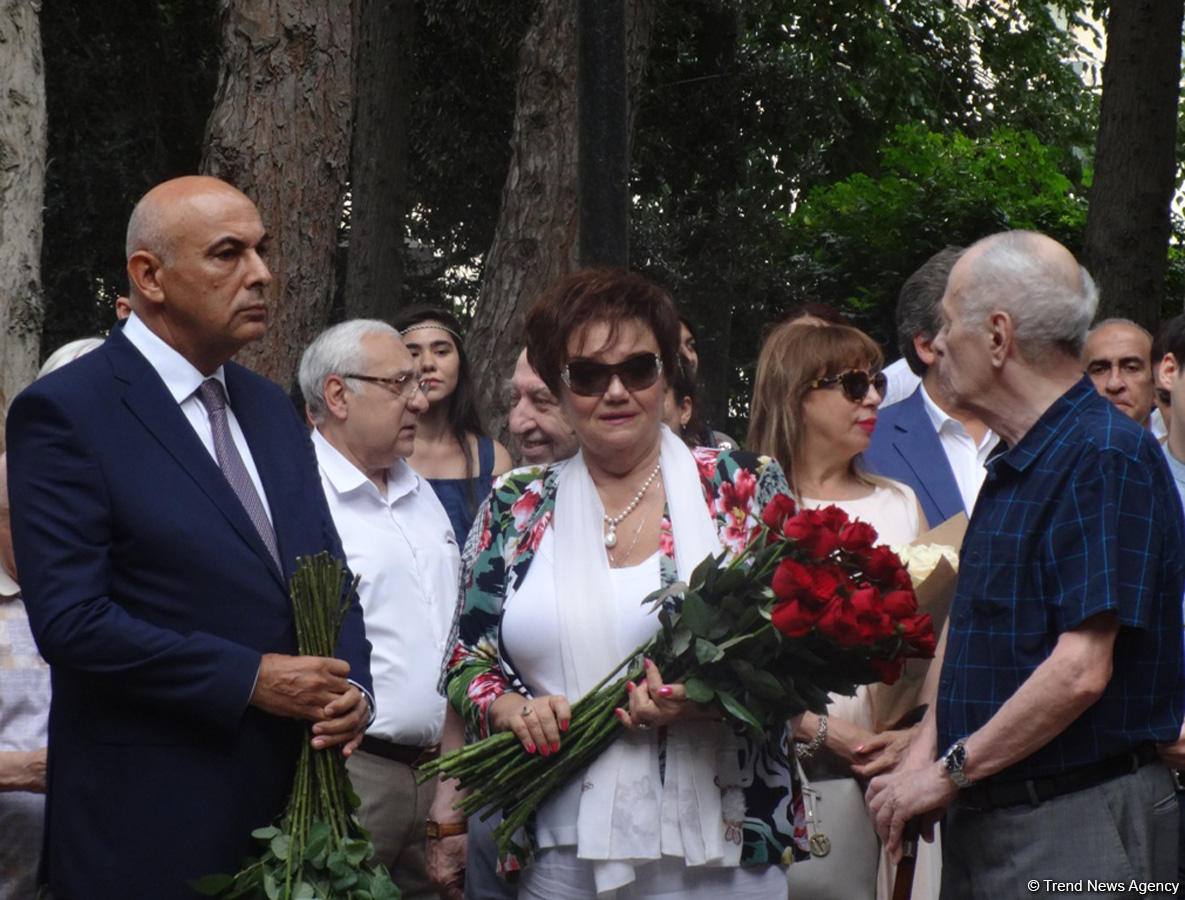 В Баку почтили память Муслима Магомаева (ФОТО)