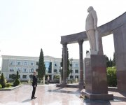 President Ilham Aliyev arrives in Shamkir district for visit (PHOTO)