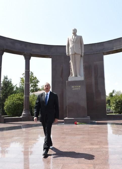 President Ilham Aliyev arrives in Shamkir district for visit (PHOTO)