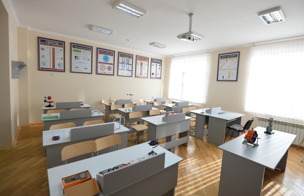 Ilham Aliyev views conditions at new block of secondary school in Baku (PHOTO)
