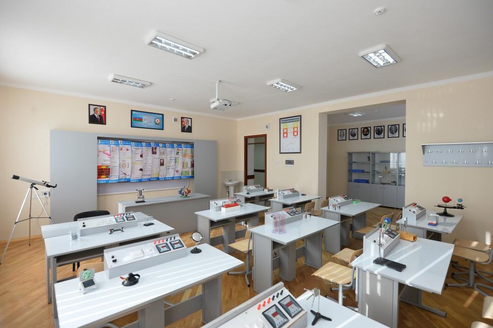 Ilham Aliyev views conditions at new block of secondary school in Baku (PHOTO)