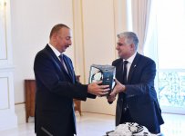 Президент Ильхам Алиев принял состав футбольного клуба "Карабах" (ФОТО)