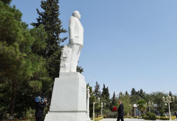 President Aliyev arrives in Jalilabad district for visit (PHOTO)