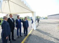 Президент Ильхам Алиев посмотрел рисовые участки ООО «Джануб-Агро» и открыл рисовый завод в Лянкяране (ФОТО)