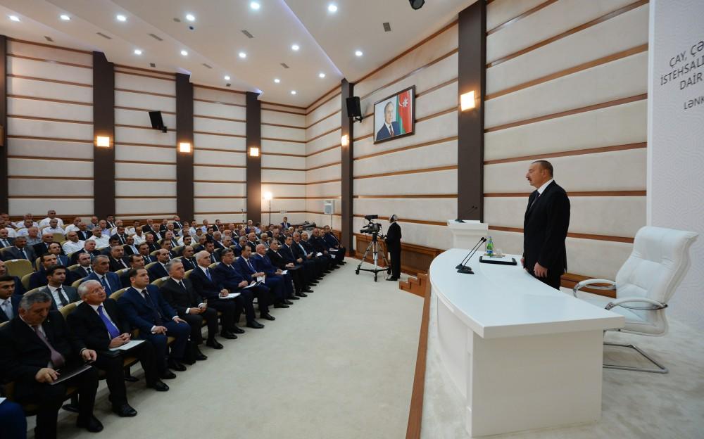 Под председательством Президента Ильхама Алиева состоялось республиканское совещание по вопросам развития производства чая, риса и цитрусовых (ФОТО)