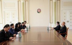 President Aliyev receives delegation led by secretary of Vietnam Communist Party (PHOTO)