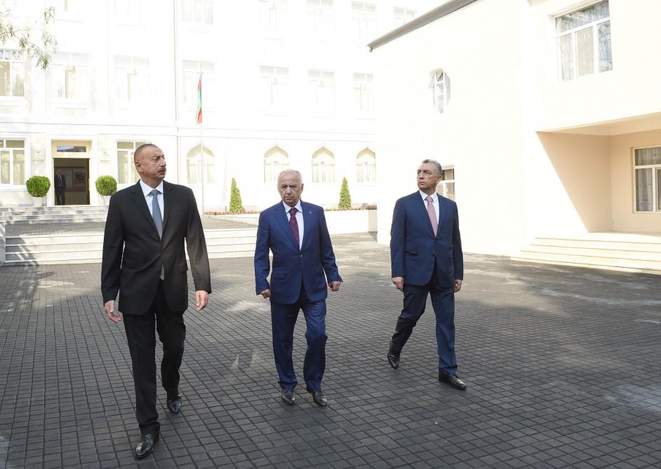 Ilham Aliyev views newly-renovated secondary school in Sabail district (PHOTO)