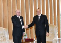 Главный исполнительный директор BP Роберт Дадли награжден орденом "Достлуг" (ФОТО)