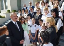 Президент Ильхам Алиев и его супруга приняли участие в открытии нового здания школы-лицея номер 20 в Баку (ФОТО) (версия 2)