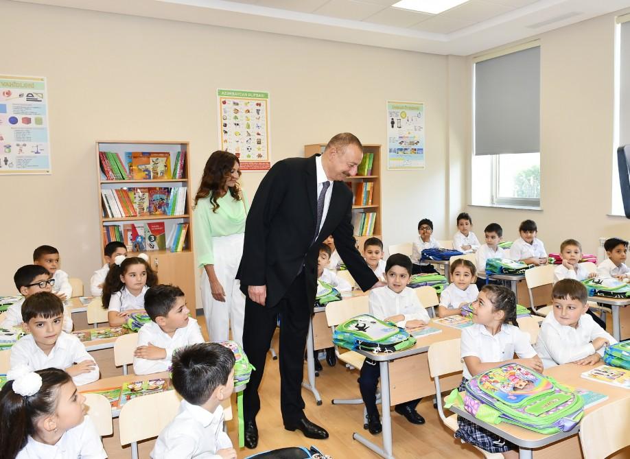 Президент Ильхам Алиев и его супруга приняли участие в открытии нового здания школы-лицея номер 20 в Баку (ФОТО) (версия 2)