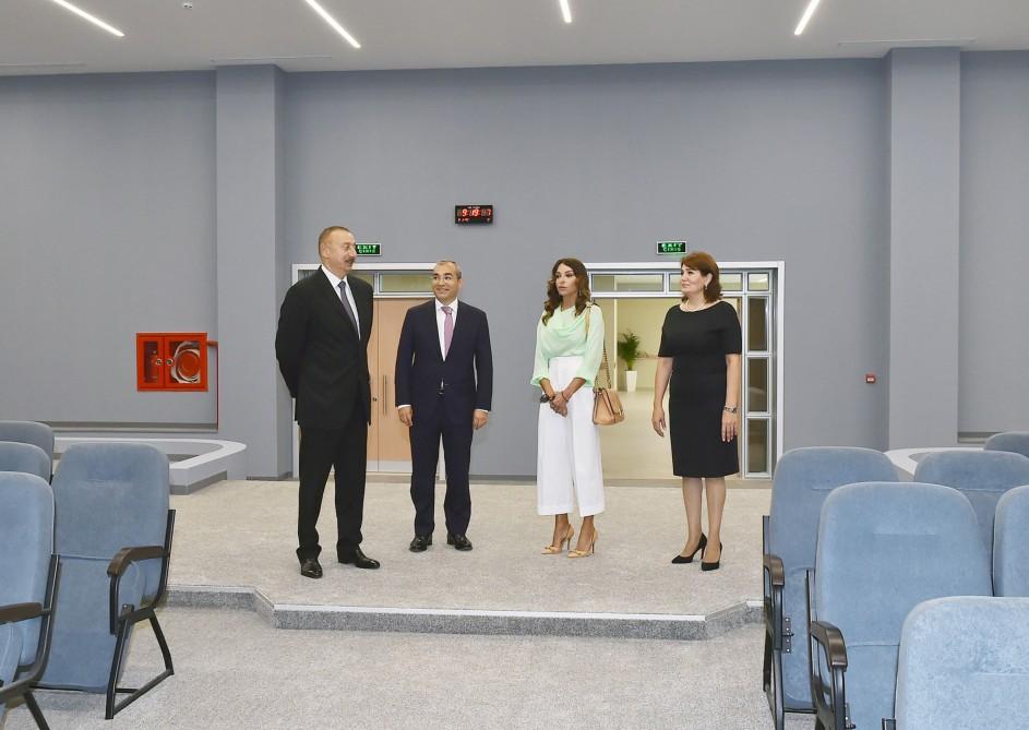 Президент Ильхам Алиев и его супруга приняли участие в открытии нового здания школы-лицея номер 20 в Баку (ФОТО) (версия 2)