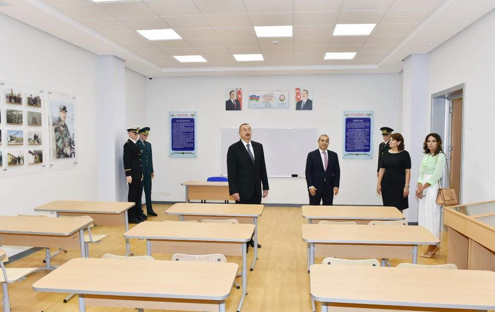 Президент Ильхам Алиев и его супруга приняли участие в открытии нового здания школы-лицея номер 20 в Баку (ФОТО) (версия 2)