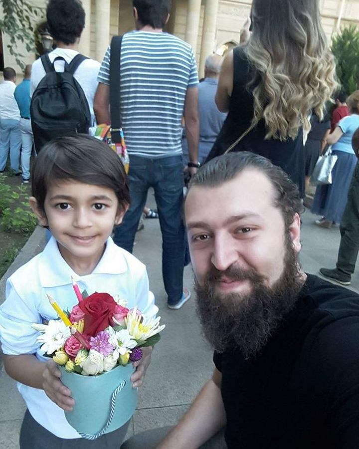 Кто из азербайджанских звезд повел детей в первый класс (ФОТО)