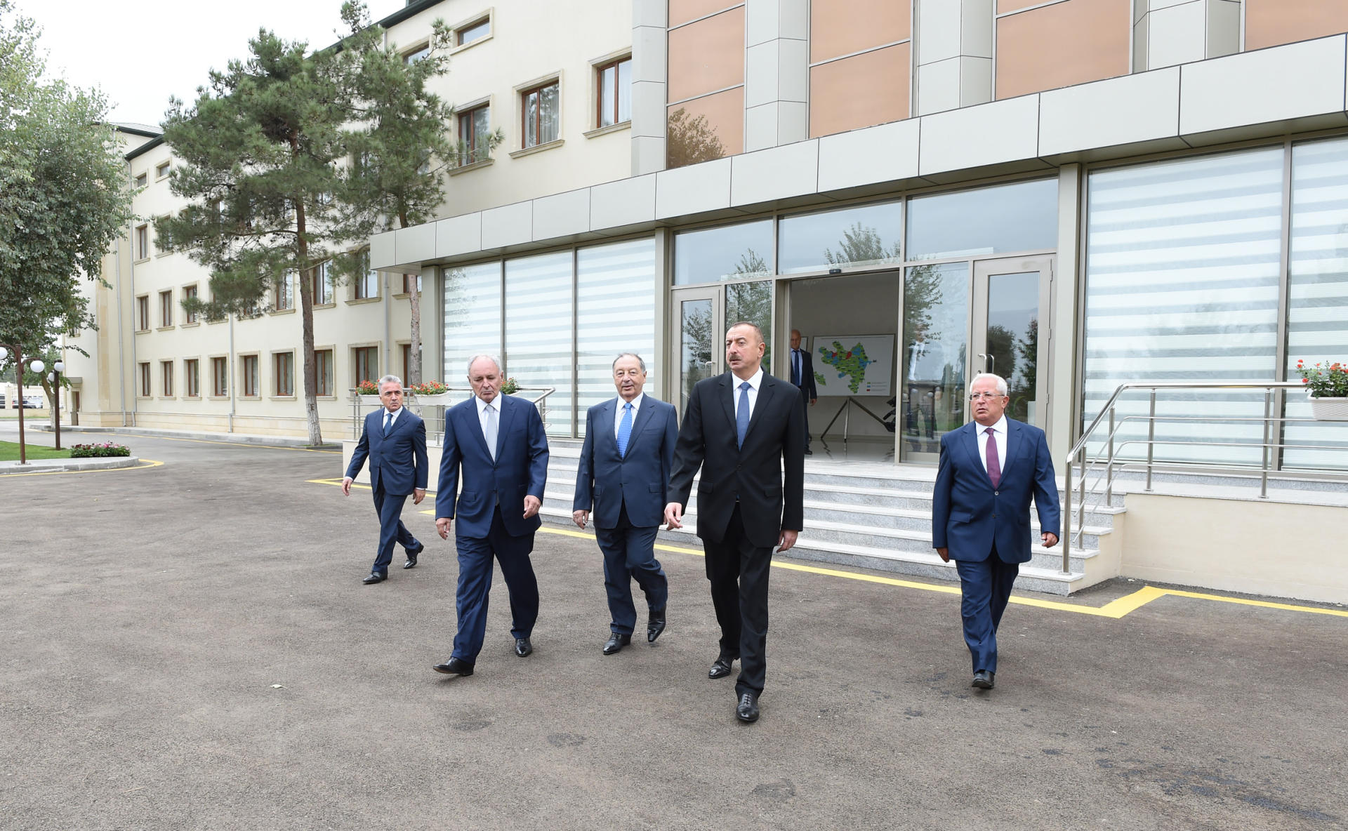 President Aliyev views newly-renovated Neftchala Central District Hospital (PHOTO)