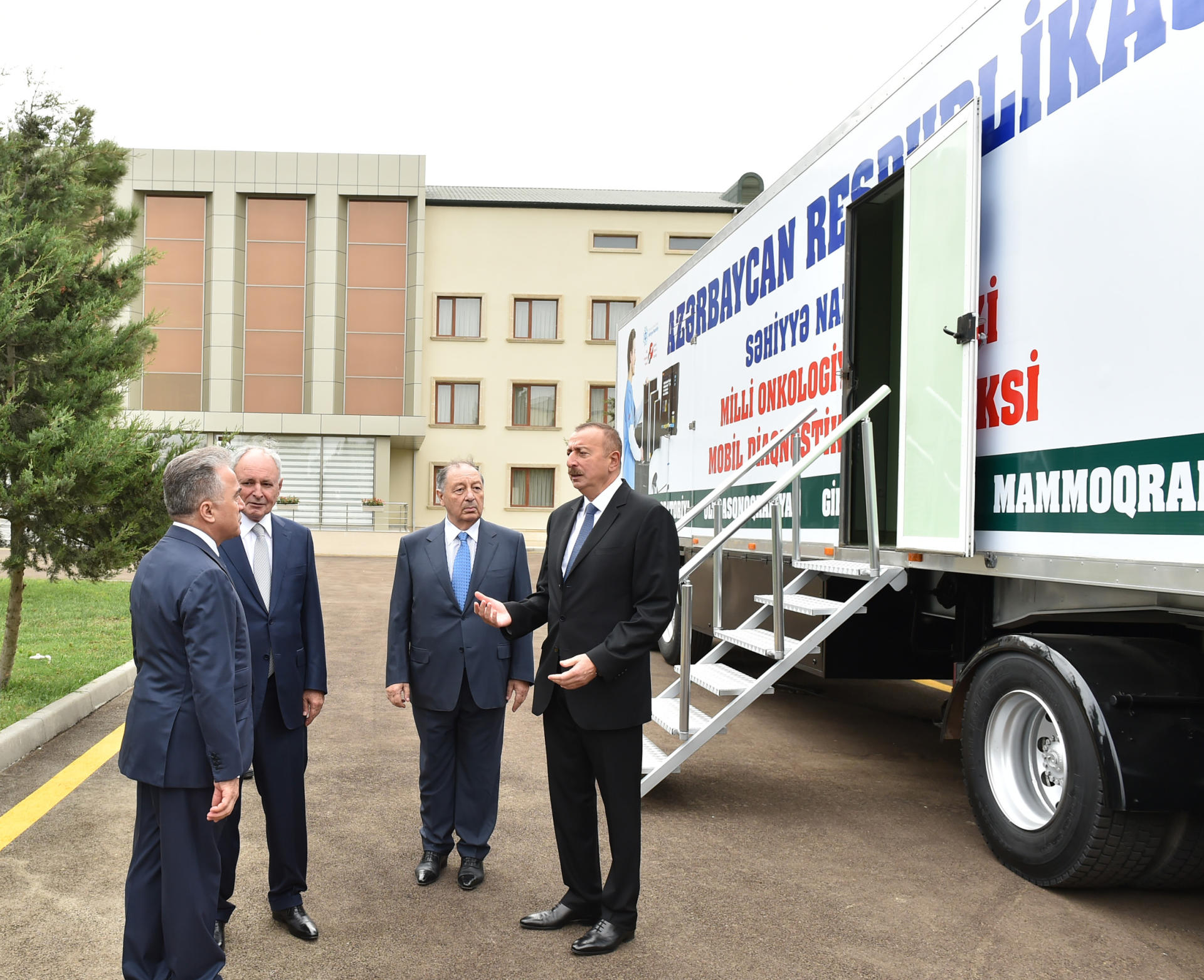 President Aliyev views newly-renovated Neftchala Central District Hospital (PHOTO)