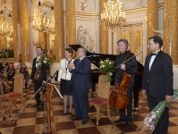 Азербайджанский музыкант исполнил произведение Шопена на таре (ФОТО)