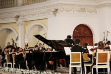 Феерическое выступление, несмолкающие овации: в Баку завершился IX Международный музыкальный фестиваль Узеира Гаджибейли (ФОТО)