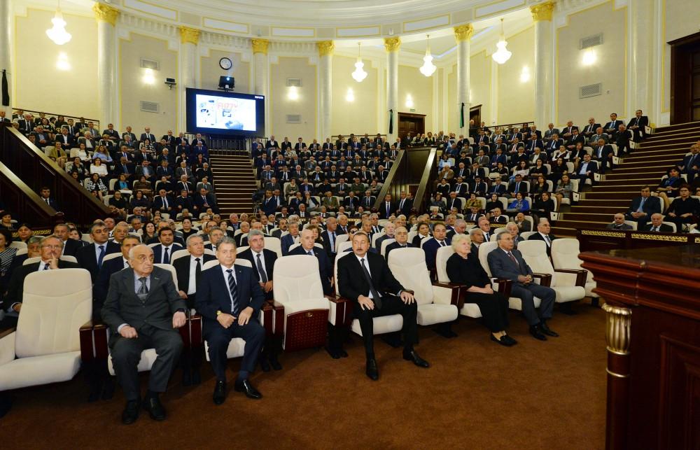 Президент Ильхам Алиев принял участие в церемонии прощания со всемирно известным азербайджанским ученым Лютфи Заде (ФОТО)