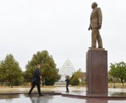 Azerbaijani president arrives in Gobustan district (PHOTO)